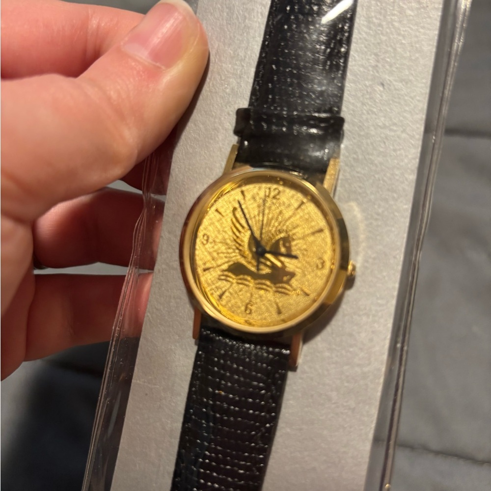 VINTAGE WITTENAUER Pegasus Gold Tone Black Leather Women’s Watch - Picture 3 of 5
